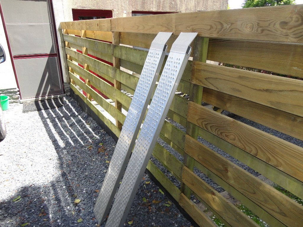 Twee Alu oprij platen, Ophalen