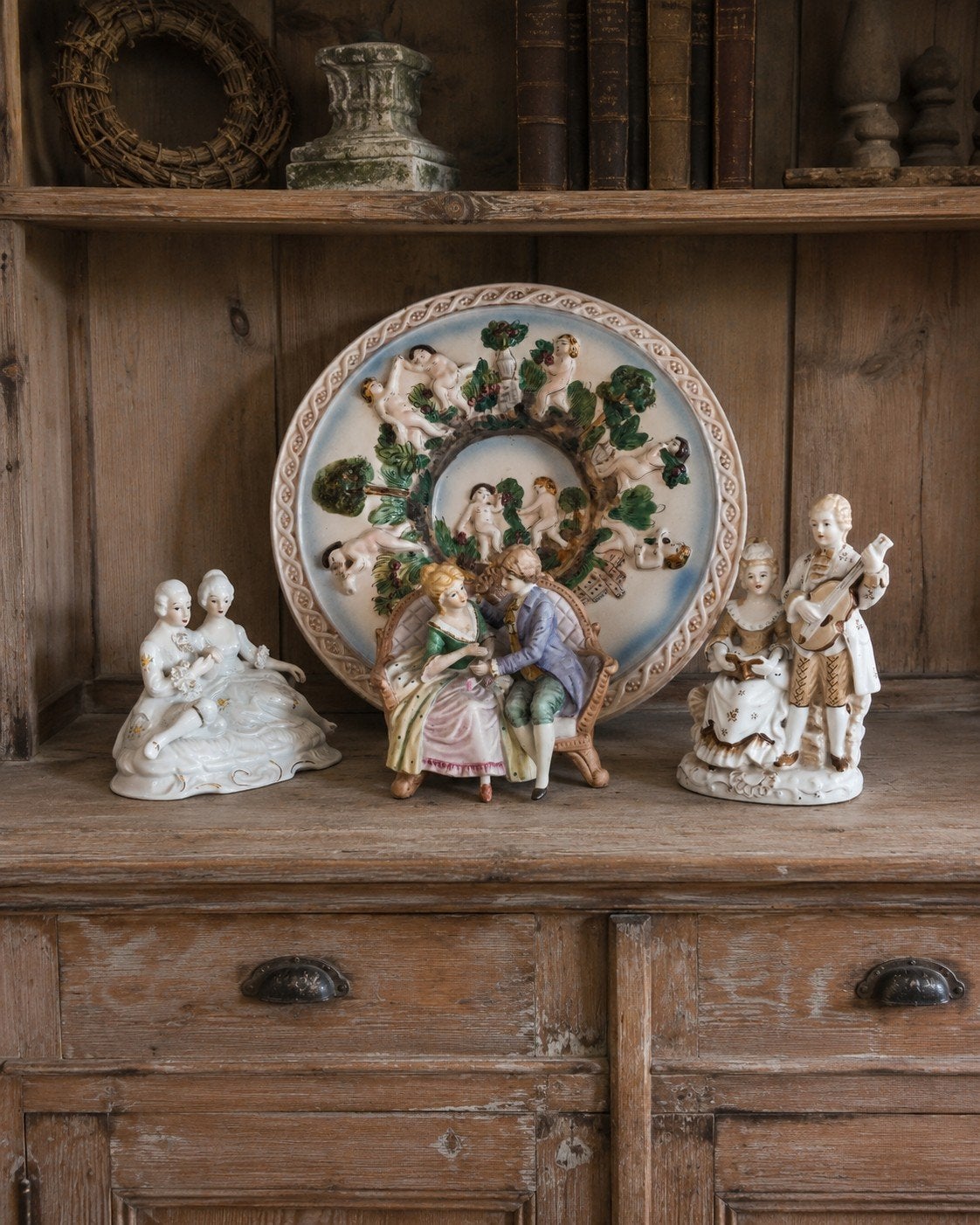 Oude schotel en 3 beeldjes, Antiek en Kunst, Antiek | Porselein, Ophalen