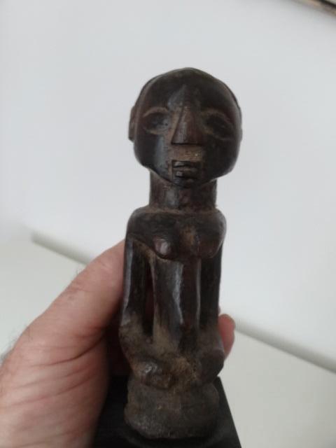 Luba-Hemba beeldje op sokkel, hoogte ca 13 cm, Verzenden