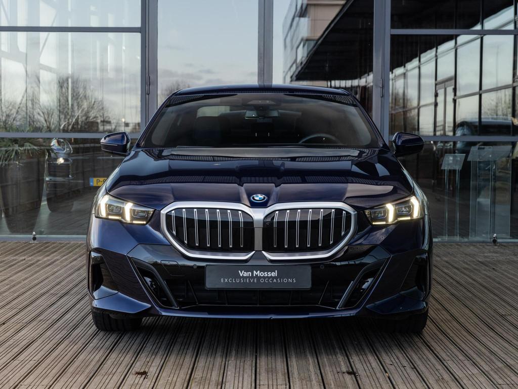 BMW 5-serie 530e | M-SPORT | HARMAN KARDON | COMFORT PAKKET, Auto's, Achterwielaandrijving, 4 cilinders, Blauw, 135 min