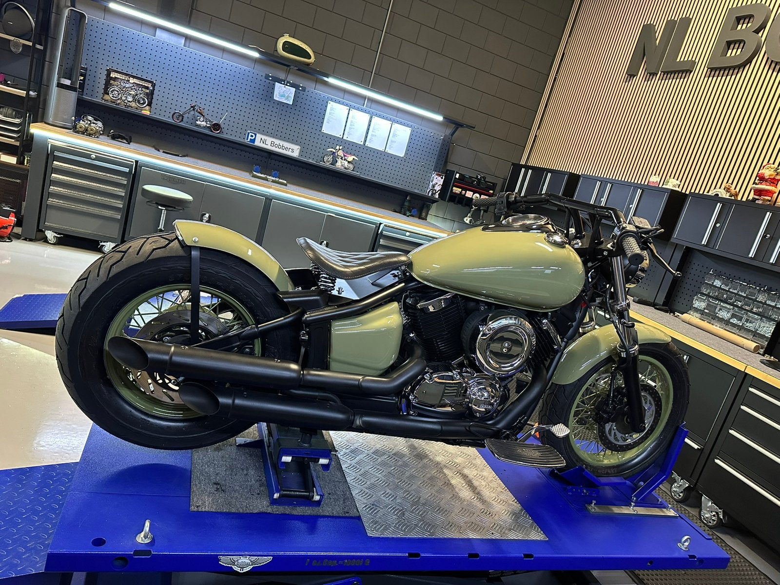 Bobber chopper custom motor, Motoren, Motoren | Harley-Davidson, 2 cilinders, Occasion, Chopper, Bedrijf