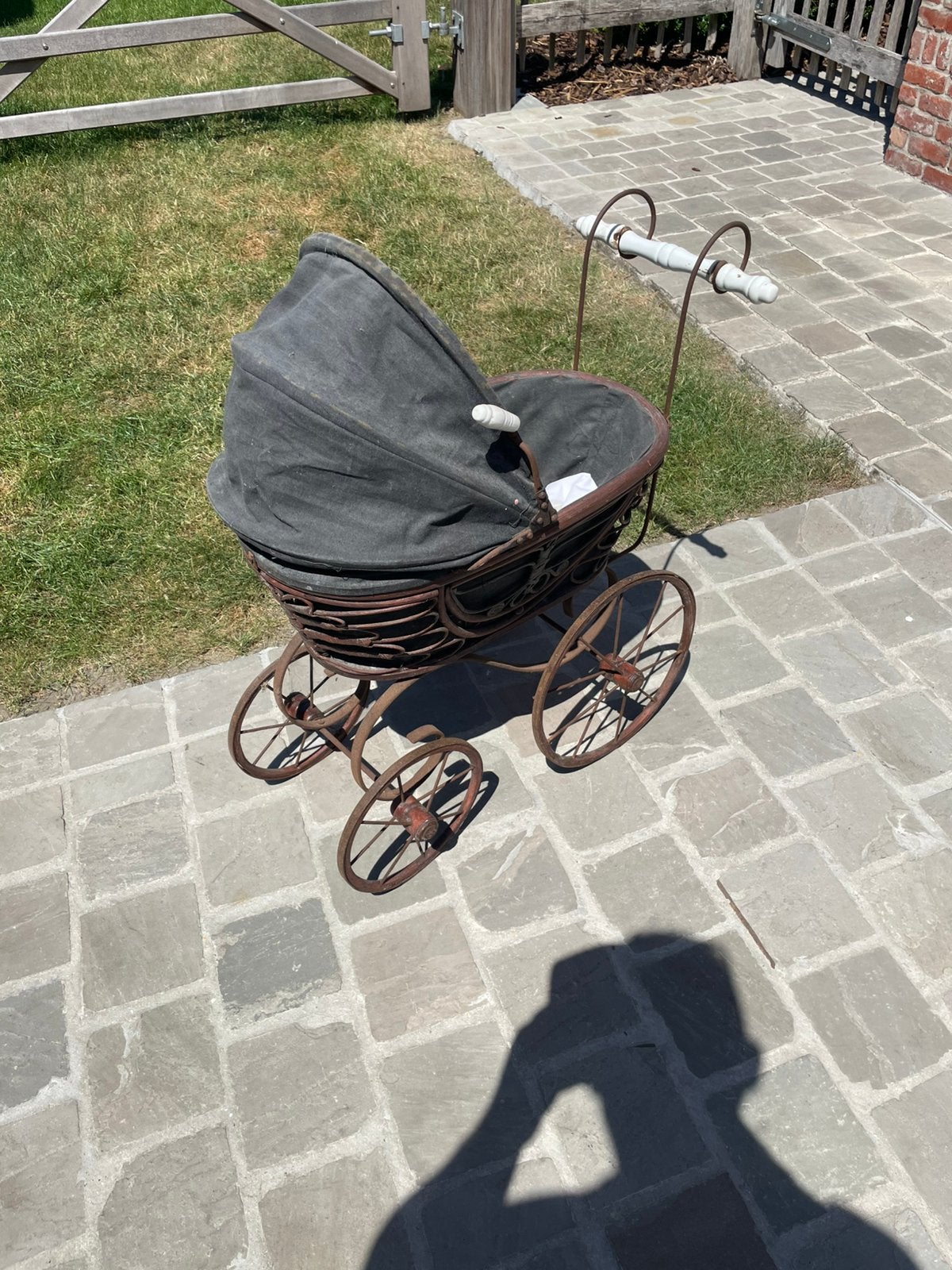 Oude poppenwagen, Enlèvement