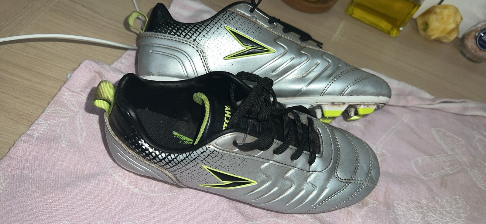 Voetbalschoenen, Sport en Fitness, Voetbal, Ophalen, Zo goed als nieuw