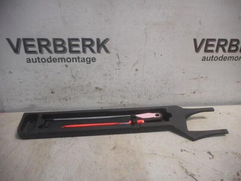 GEVARENDRIEHOEK, Gebruikt, Mercedes-Benz AG, Ophalen of Verzenden, Dialog.mb@mercedes-benz.com