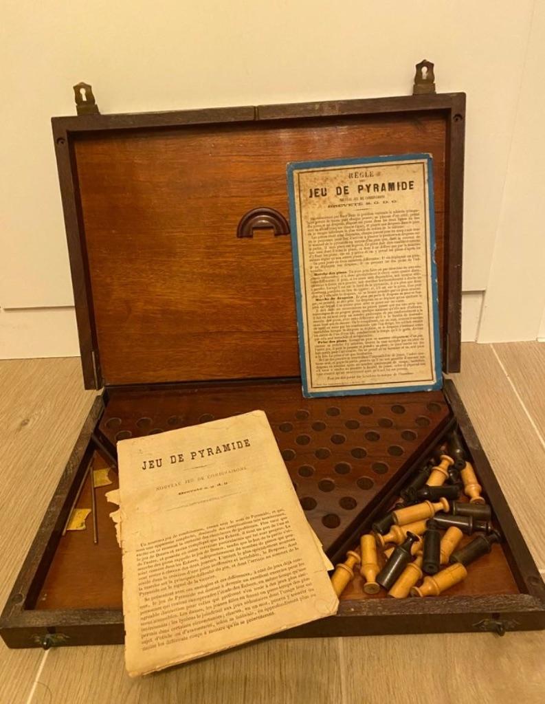 Coffret en acajou Jeu de pyramide avec contenu, Antiquités & Art, Antiquités | Jouets, Enlèvement ou Envoi