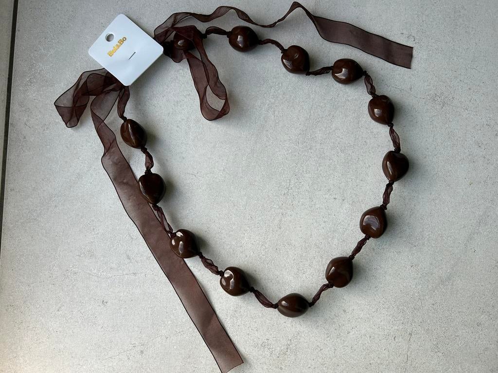 Ketting met parels in chocoladebruin, Neuf, Enlèvement ou Envoi, Réglable, Synthétique