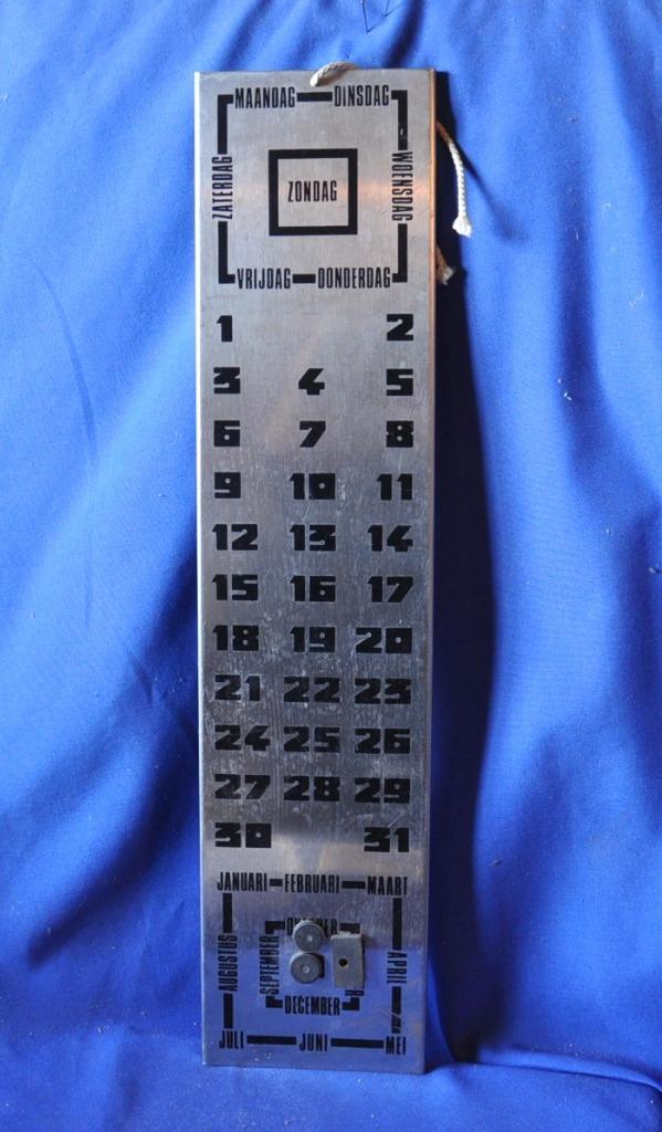 calendrier perpétuel mural en metal  en néerlandais, Divers, Calendriers, Enlèvement ou Envoi, Calendrier annuel, Utilisé