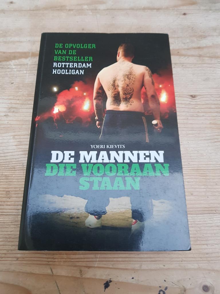 Yoeri Kievits - De mannen die vooraan staan. Hooligan, Boeken, Ophalen of Verzenden, Zo goed als nieuw, Yoeri Kievits