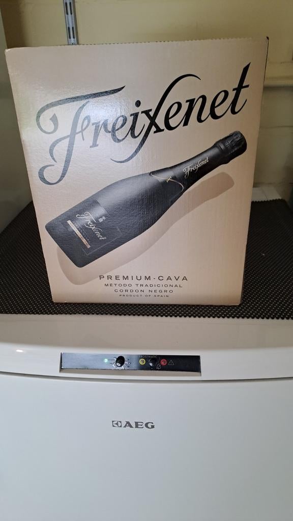 Kist Freixenet, Ophalen, Nieuw