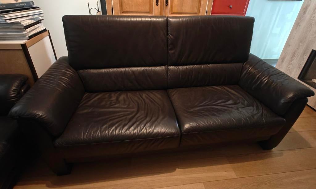 Salon in bruin kunstleder - 2 zit en 3 zit in perfecte staat, Ophalen, Zo goed als nieuw, Kunststof
