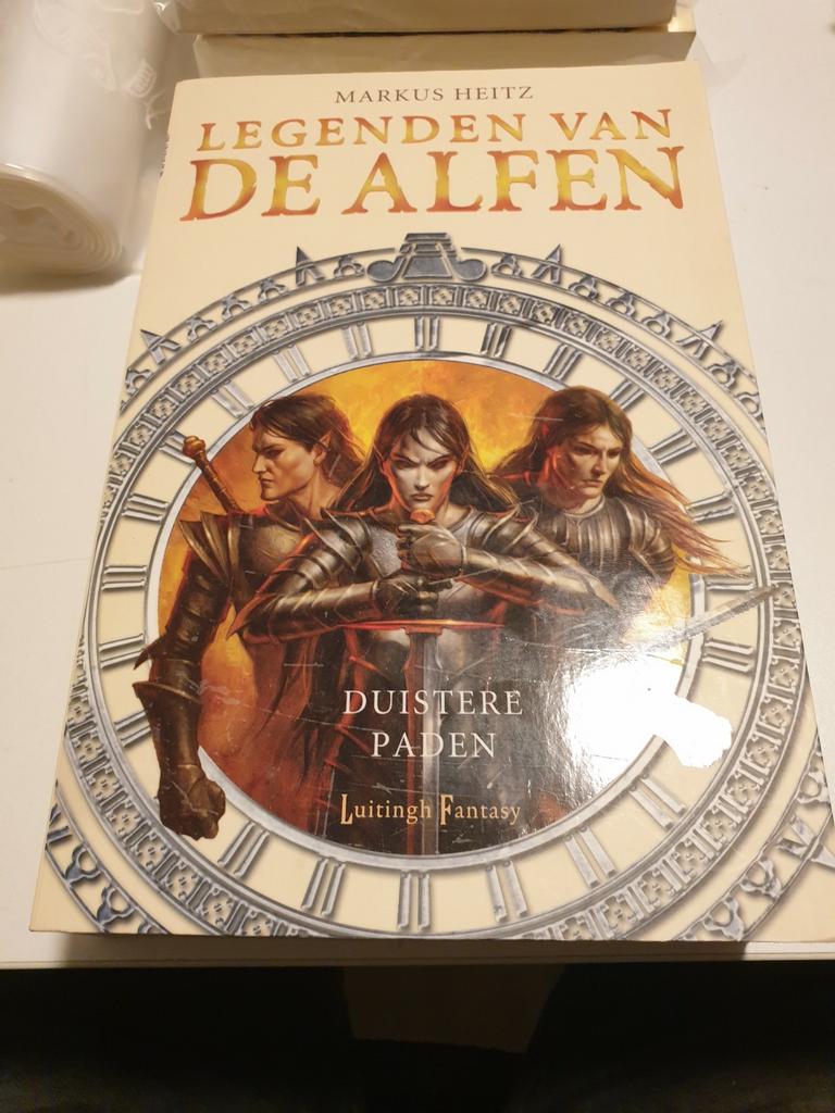 Markus Heitz - Duistere paden DEEL 3 LEGENDEN VAN DE ALFEN, Ophalen of Verzenden, Zo goed als nieuw, Markus Heitz