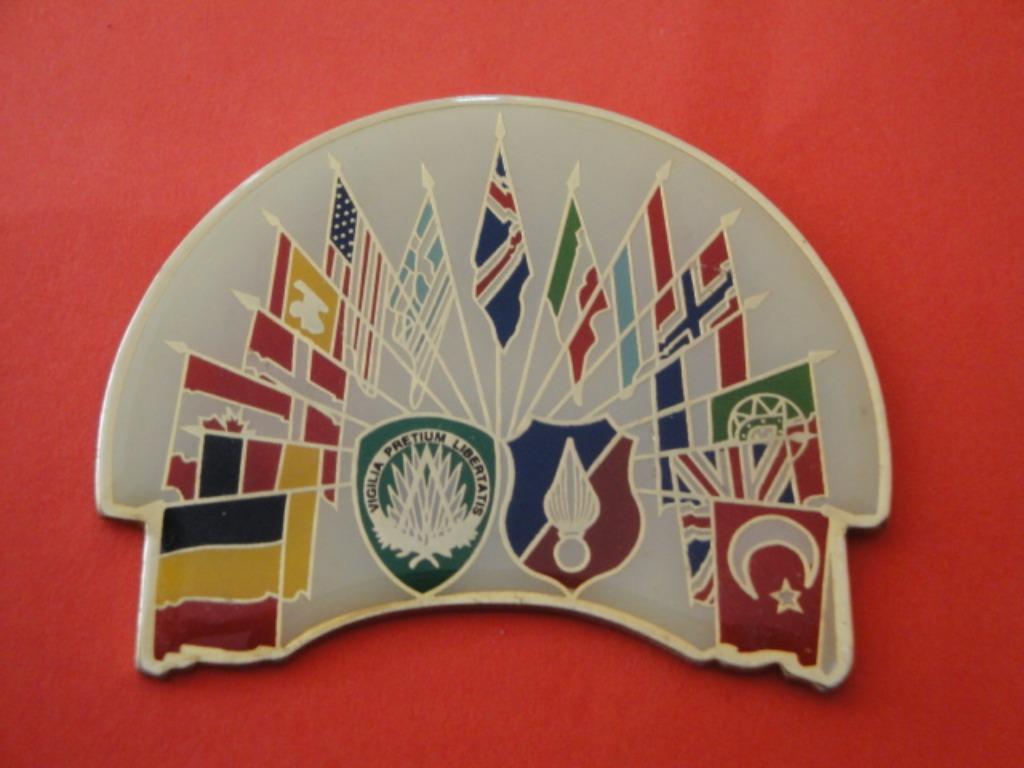 Pin Gendarmerie Rijkswacht SHAPE, Enlèvement ou Envoi, Comme neuf