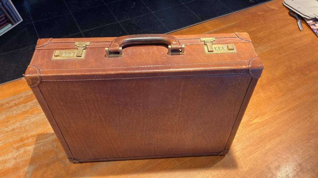 Attachekoffer, Handtassen en Accessoires, Gebruikt, Slot, Ophalen of Verzenden, 35 tot 45 cm