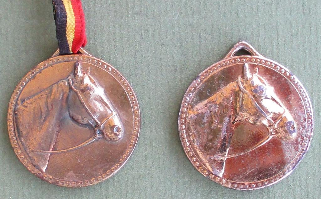 2 medailles Zele Jaarmarkt paarden dieren, Envoi, Autres matériaux