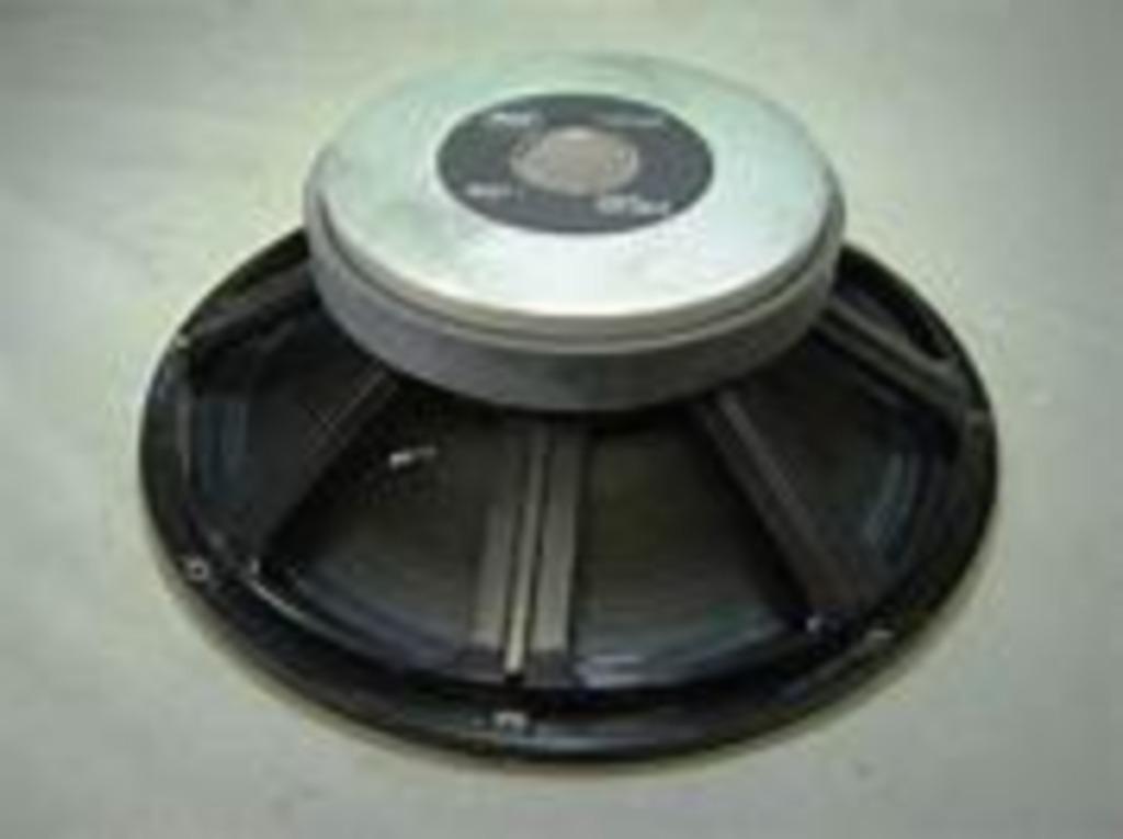 2 LUIDSPREKERS rcf l15p 200 in goede staat (copy Jbl 2225h), Audio, Tv en Foto, Luidsprekerboxen, Gebruikt, Overige typen, 120 watt of meer