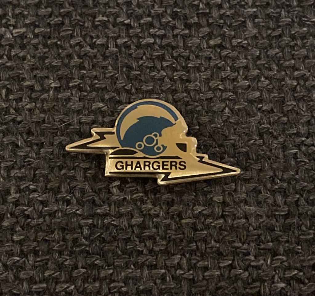 PIN - CHARGERS - AMERICAN FOOTBALL - RUGBY, Envoi, Utilisé, Sport, Insigne ou Pin's
