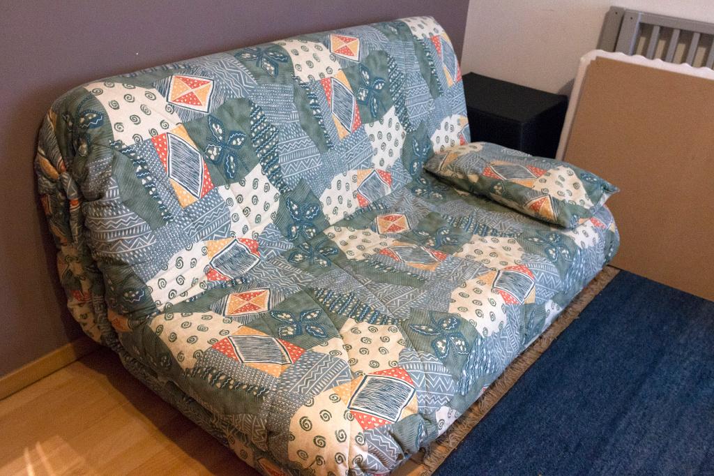 Zetelbed met lattenbodem en matras, Ophalen, Gebruikt, Overige kleuren, 140 cm