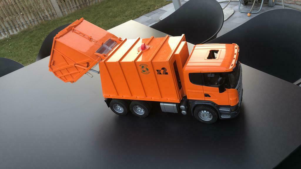 vuilniswagen Scania Serie R van Bruder, Ophalen, Gebruikt