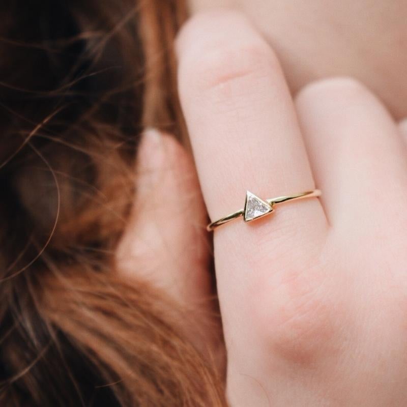 Bague triangulaire en argent sterling 925 et zircone cubique, Bijoux, Sacs & Beauté, Bagues, Neuf, Enlèvement ou Envoi, Or, 17 à 18