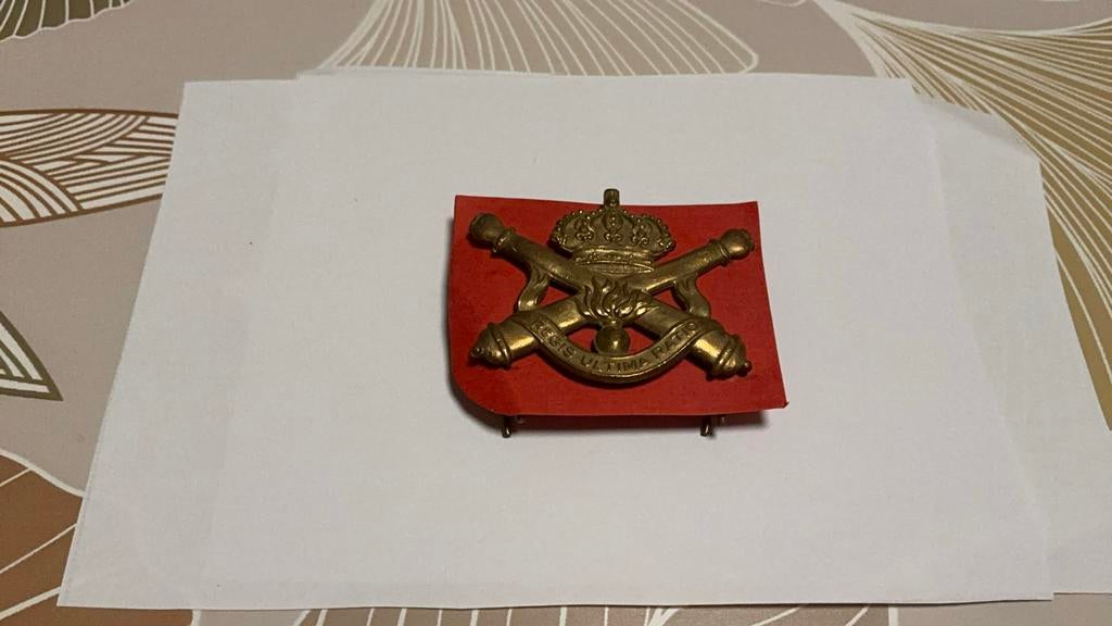 Muts kenteken artillerie, Verzenden