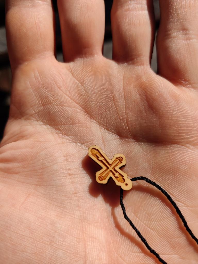 Petite croix en bois sur corde (orthodoxe), Enlèvement, Comme neuf