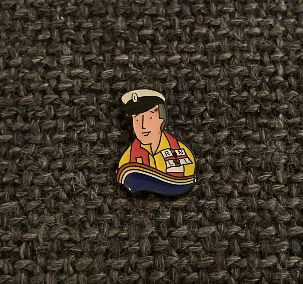 PIN - RNLI - ROYAL NATIONAL LIFEBOAT INSTITUTION, Verzenden, Gebruikt, Overige onderwerpen, Speldje of Pin