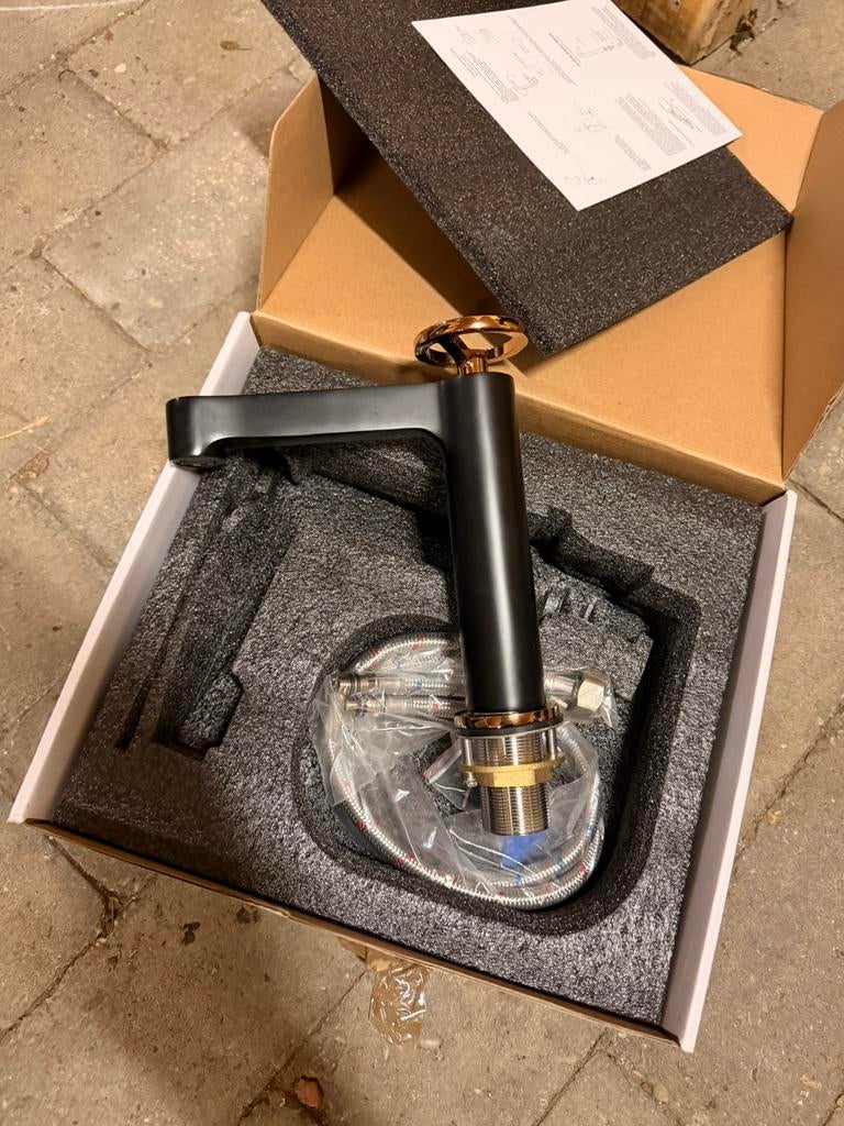 Badkamerkraan zwart goud met aansluitset, Doe-het-zelf en Bouw, Sanitair, Ophalen, Nieuw, Kraan