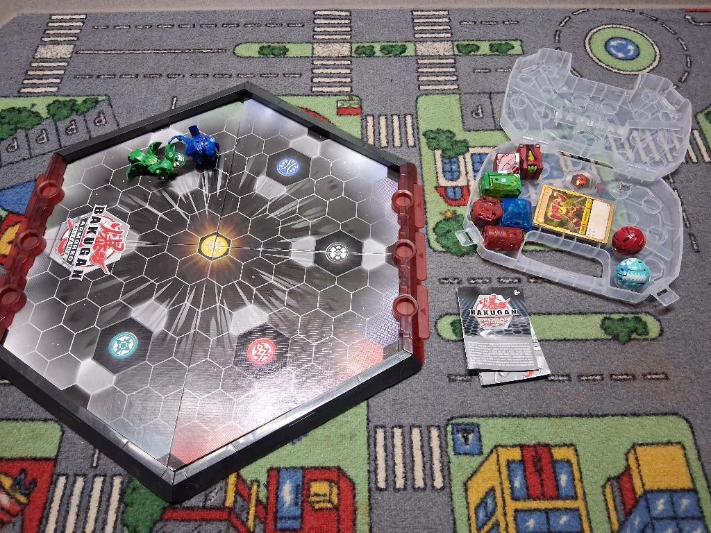 Bakugan Battle Arena + extras, Ophalen, Zo goed als nieuw