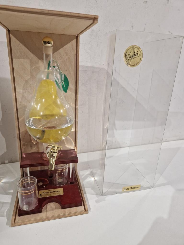 Poire Williams , Hepp , display case peer met 2 glaasjes, Verzamelen, Ophalen of Verzenden, Gebruikt, Frankrijk, Overige typen