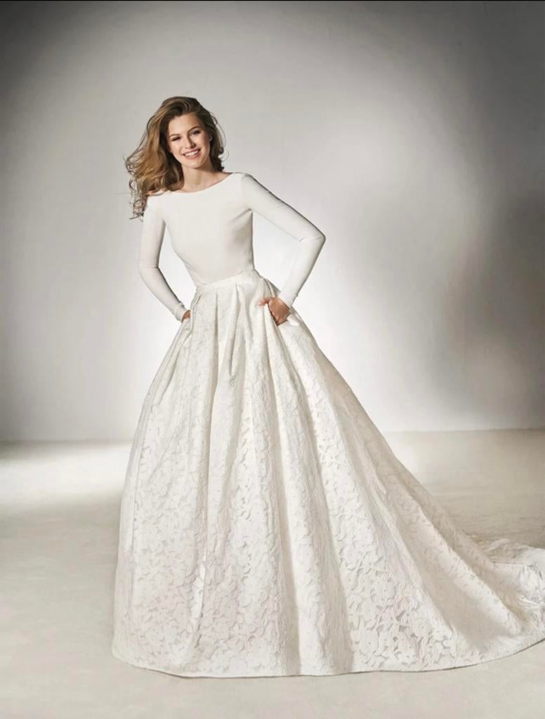 Trouwjurk van Pronovias - broderie en tweedelig, Kleding | Dames, Ophalen of Verzenden, Trouwjurk