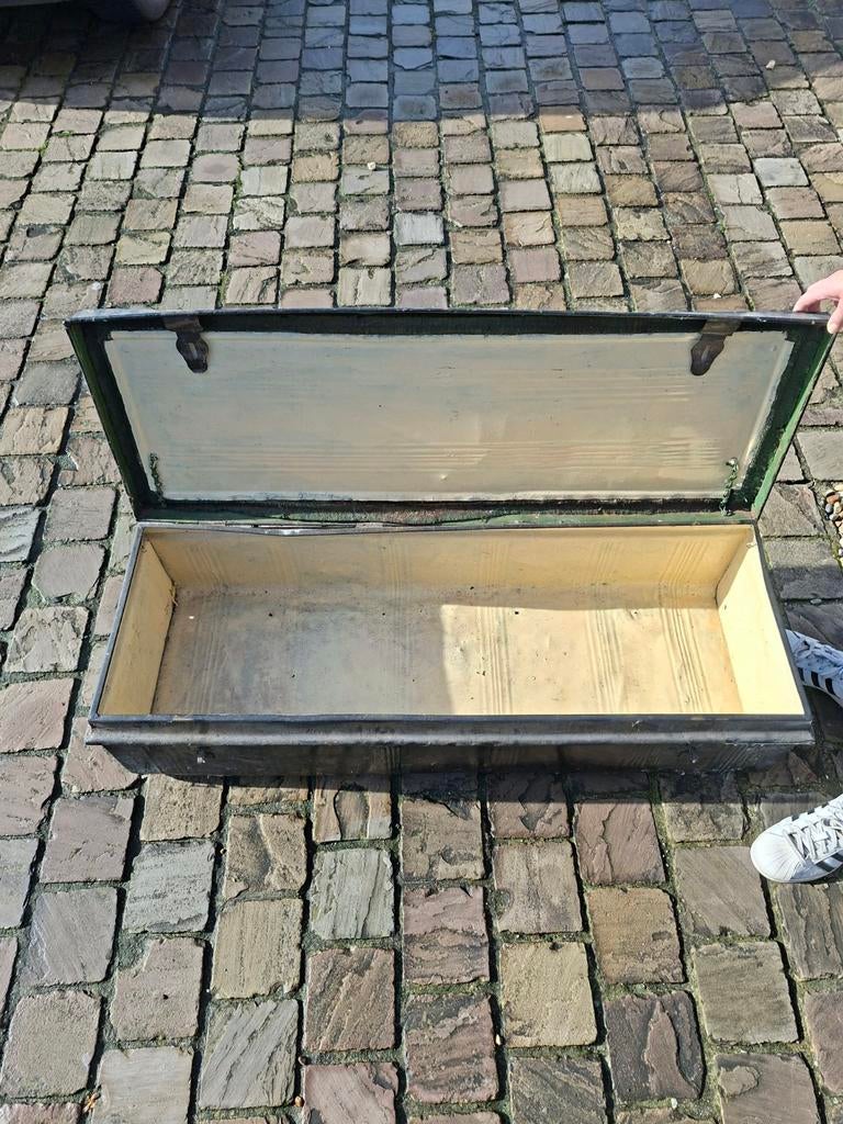 Metalen kist, Ophalen