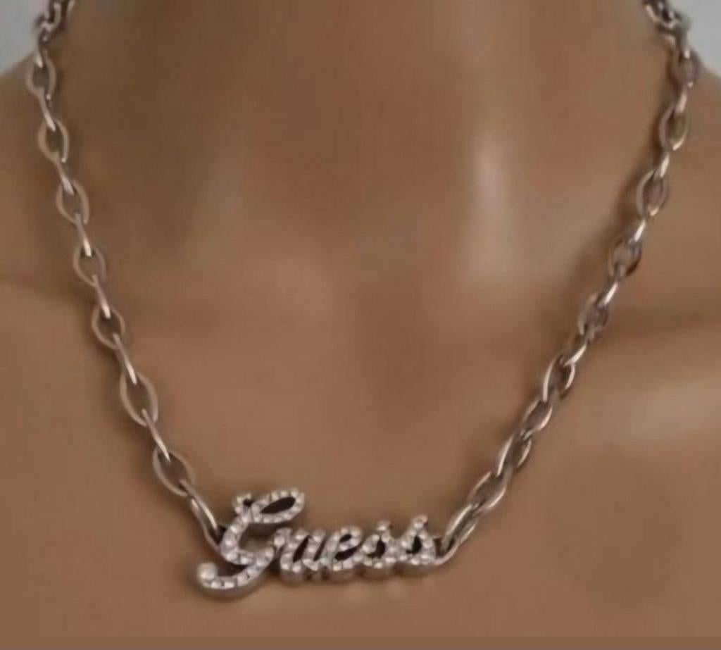 ✨️ Collier GUESS comme neuf - Avec une réduction groupée ‼️✨, Bijoux, Sacs & Beauté, Colliers, Gris, Enlèvement ou Envoi, Comme neuf