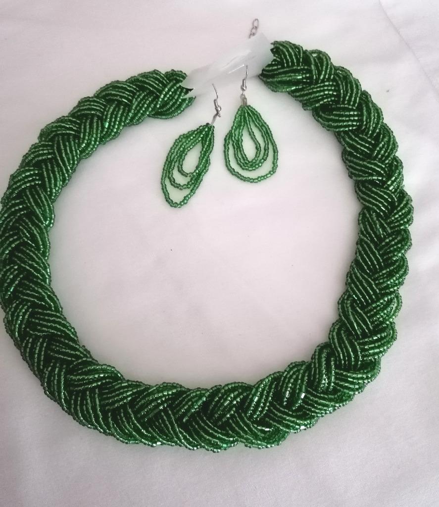 Collier tressé,neuf, large, perles fantaisie vertes, 50 cm,, Bijoux, Sacs & Beauté, Colliers, Neuf, Synthétique, Vert, Enlèvement