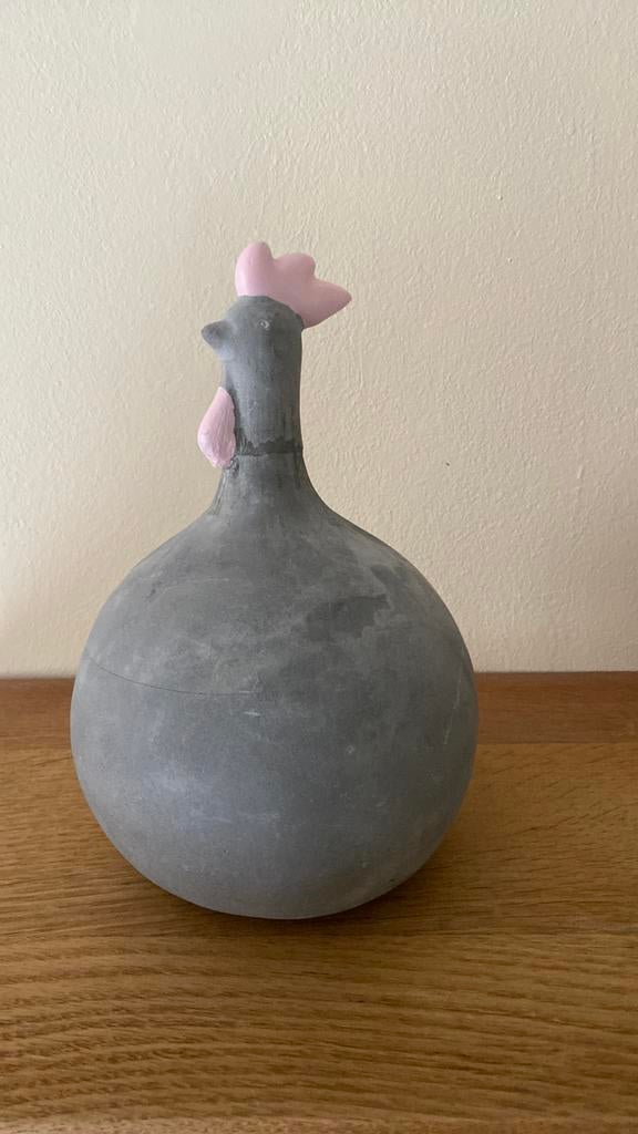 Ancienne poule j Line très lourd béton, Comme neuf