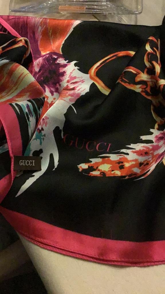 Écharpe Gucci (non authentique) 108 x 108 cm, Vêtements | Femmes, Enlèvement ou Envoi, Comme neuf, Écharpe