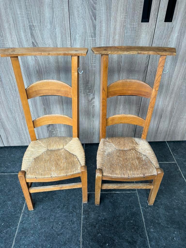 2 kerkstoelen, Ophalen