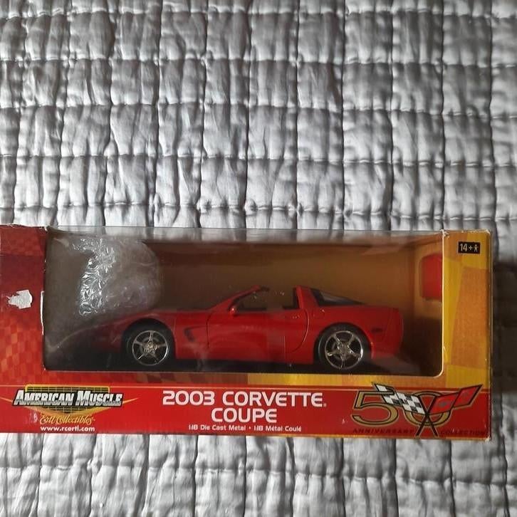 CORVETTE 50 ANS COUPÉ 2003*1/18*NOUVEAU* PIÈCES DE COLLECTIO, Hobby & Loisirs créatifs, Voitures miniatures | 1:18, Enlèvement