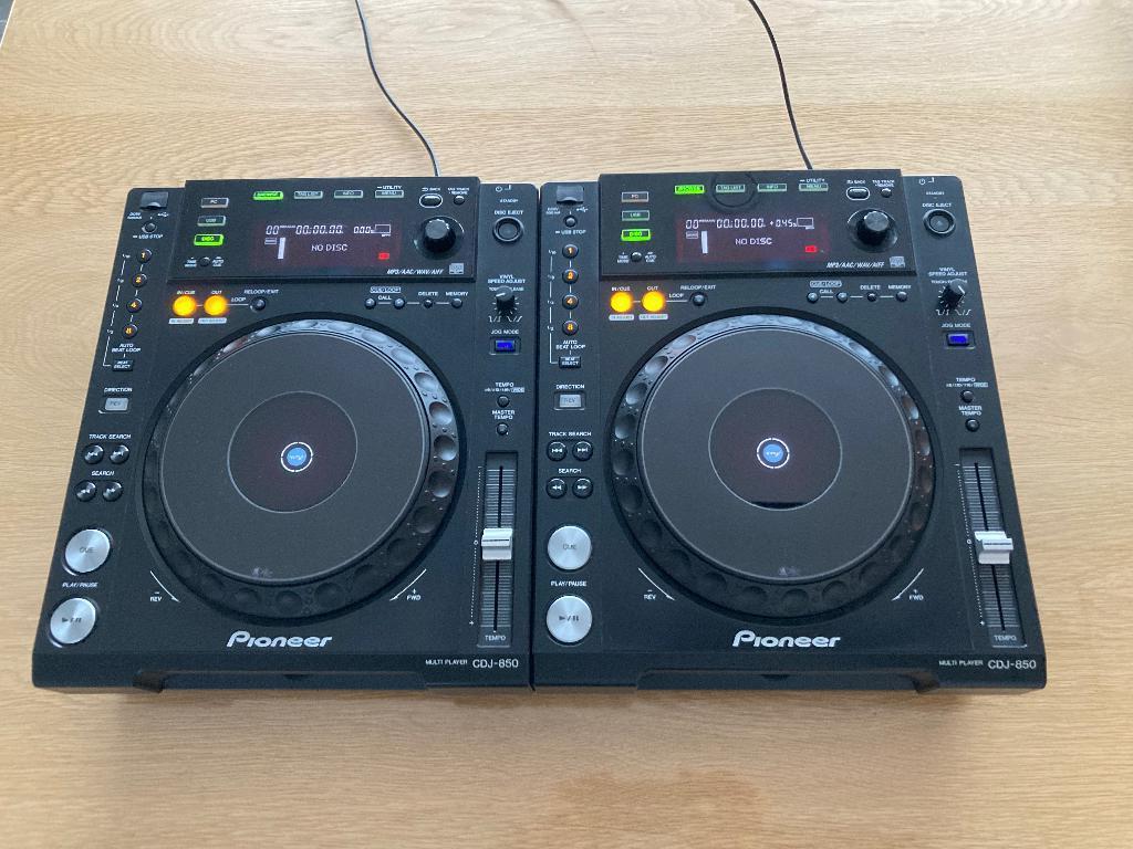 2x Pioneer CDJ 850 + decksaver - uitstekende staat, Muziek en Instrumenten, Ophalen, Zo goed als nieuw, Draaitafel, Pioneer