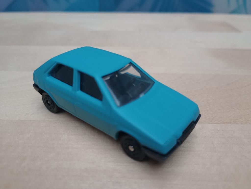 VW VDI Skoda Favorit 1/64, Hobby & Loisirs créatifs, Enlèvement ou Envoi, Comme neuf, Voiture
