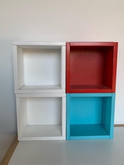 Bopita decoratie 4 kleine opberg kastjes wit blauw rood, Ophalen, Minder dan 50 cm, Gebruikt, Scandinavisch
