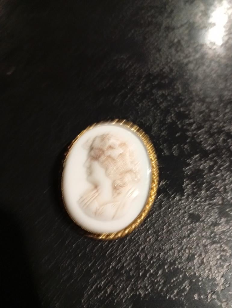 Ancienne broche, Enlèvement ou Envoi