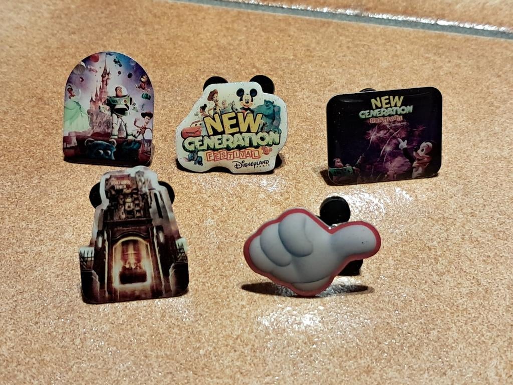 Lot de 5 pin's Parc Disney, Enlèvement ou Envoi, Comme neuf, Autres sujets/thèmes, Insigne ou Pin's