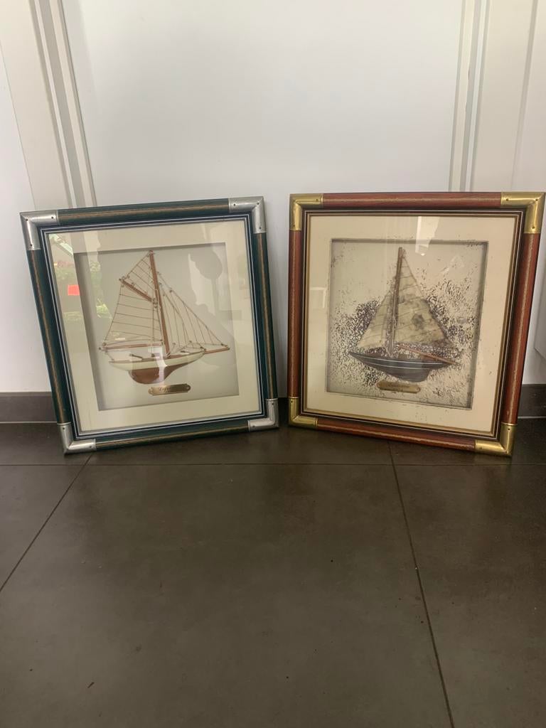 2 kaders met boten in 3D, Ophalen, Zo goed als nieuw