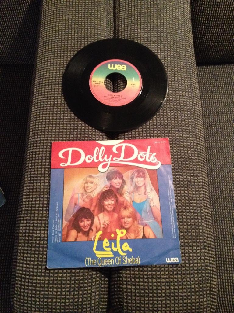Single Dolly Dots leila the queen of Sheba WEA, Cd's en Dvd's, Vinyl Singles, Ophalen of Verzenden, Gebruikt, Pop, Single