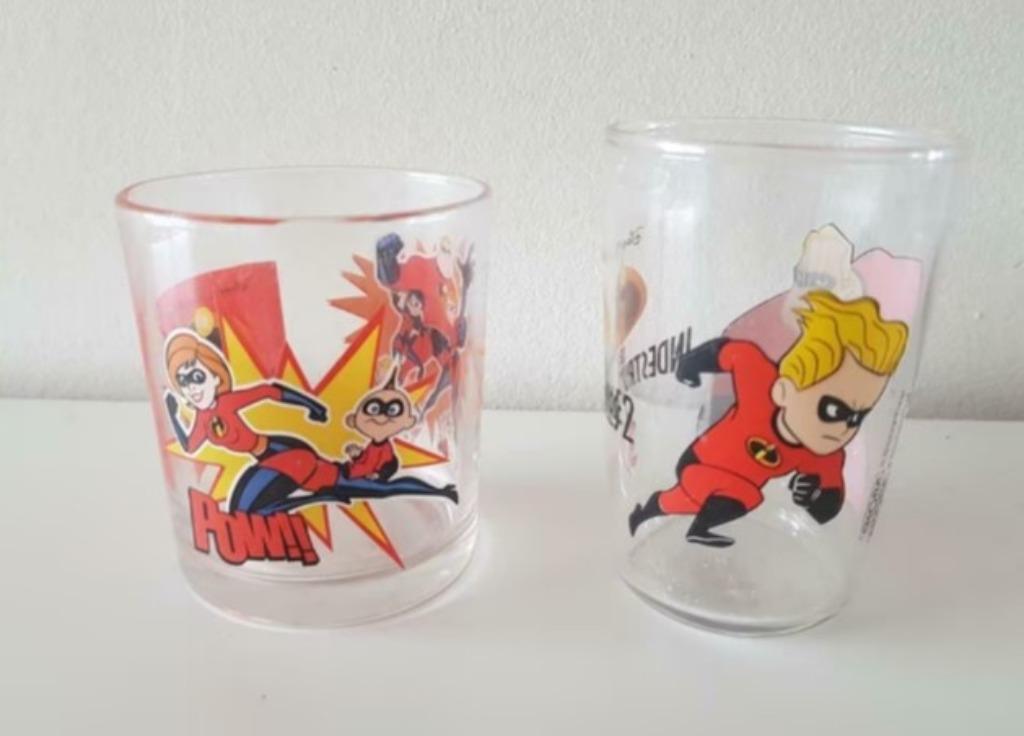 2x glas The Incredibles Disney Strip cartoon BD, Ophalen of Verzenden, Zo goed als nieuw