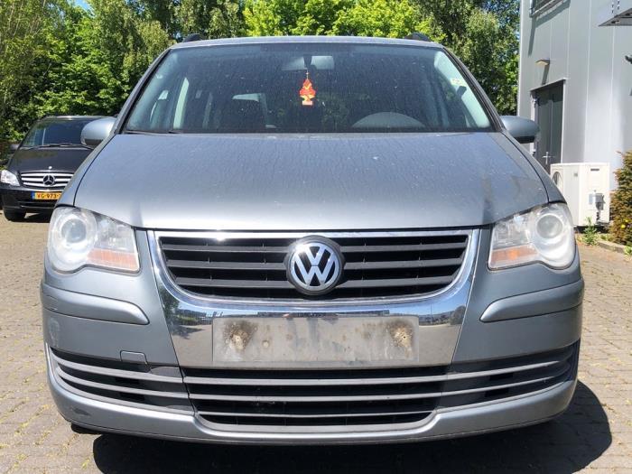 Voorbumper van een Volkswagen Touran (LR7N), Gebruikt, -, Volkswagen, -