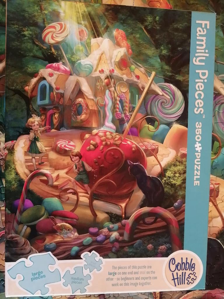 Cobble Hill Family Puzzle Candy Cottage 350 pièces 3 tailles, Hobby & Loisirs créatifs, Sport cérébral & Puzzles, Comme neuf, Puzzle
