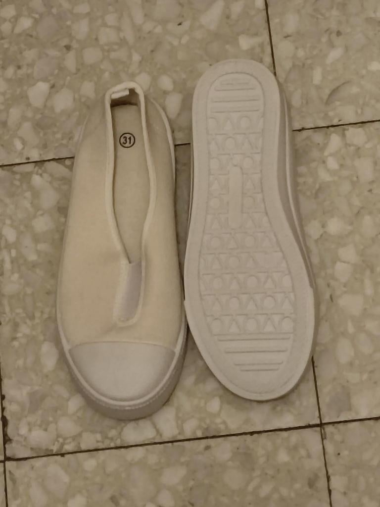 Ballerines de gym neuves pointure 31, Enfants & Bébés, Neuf, Garçon ou Fille, Enlèvement ou Envoi, Chaussures de sport