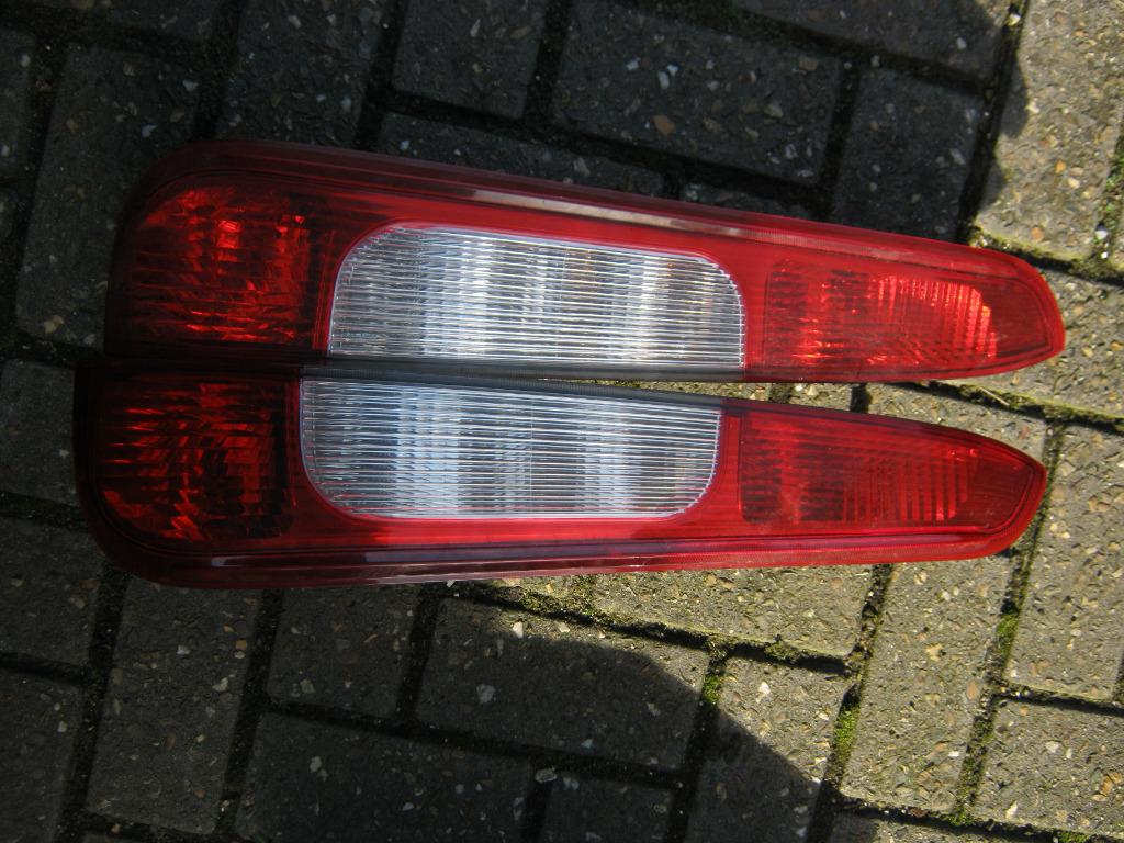 2 Feu arrière Ford Focus C-Max 2003/2007, Autos : Pièces & Accessoires, Enlèvement ou Envoi, Utilisé, Ford