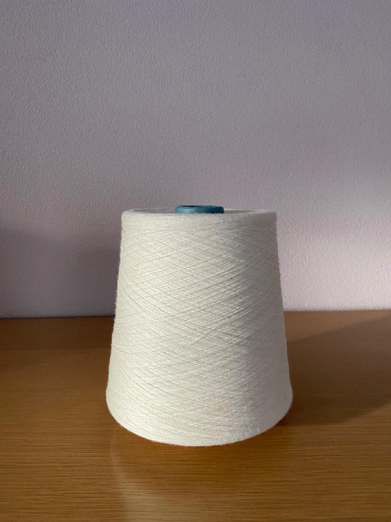 1 bobine de laine blanche, Enlèvement, Comme neuf, Tricot, Laine ou Fils